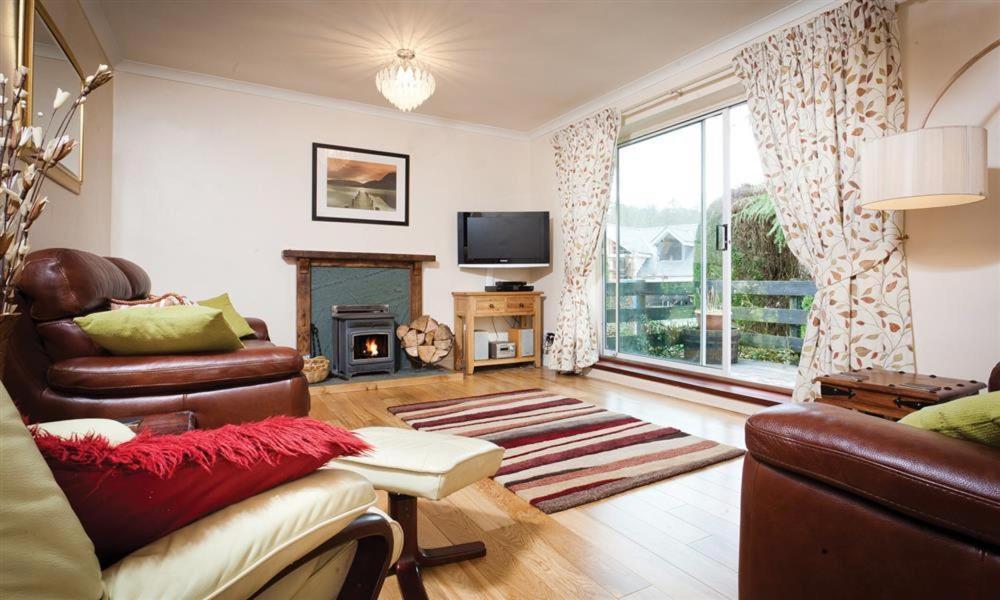 Nutwood Vila Lakeside Exterior foto